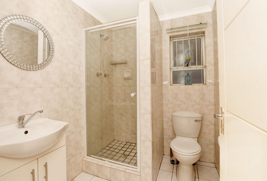 To Let 3 Bedroom Property for Rent in Loevenstein Western Cape